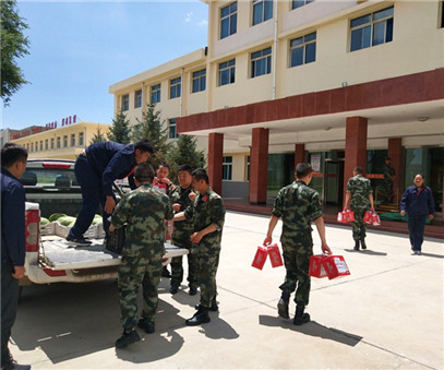 一家親│興海銅鑫慰問部隊(duì)官兵，共話軍企團(tuán)結(jié)魚水情
